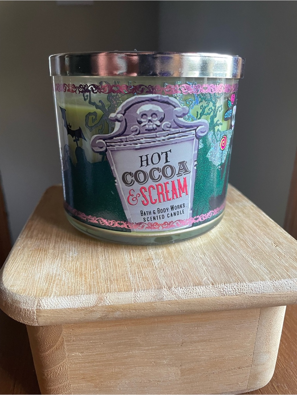 Bath and Body Works Halloween 14.5 oz Hot Cocoa and Scream Candle *Lit*